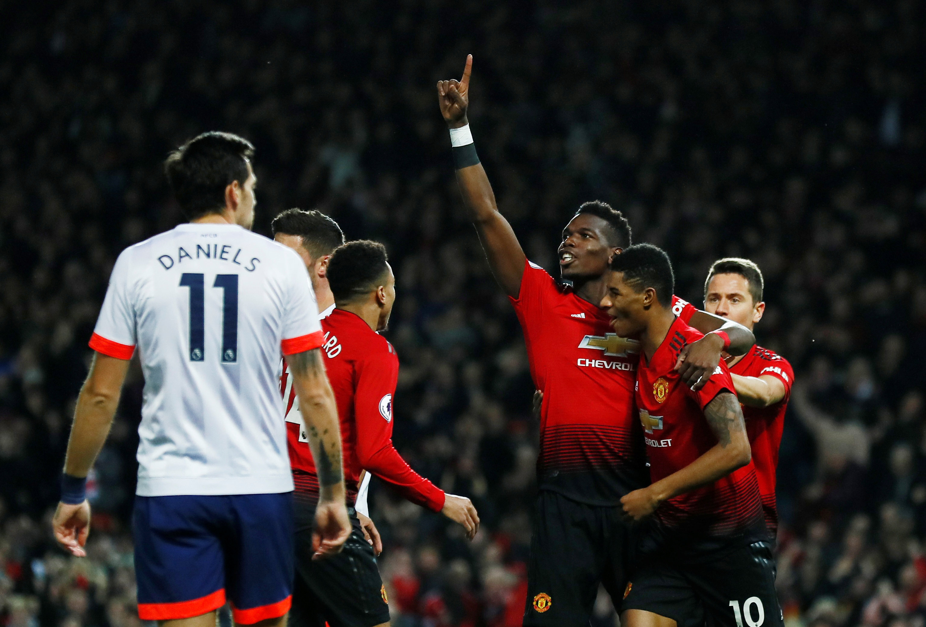 他同时指出 他同时指出