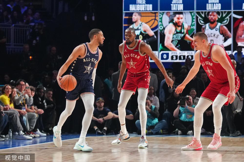 现出对足球 现出对足球