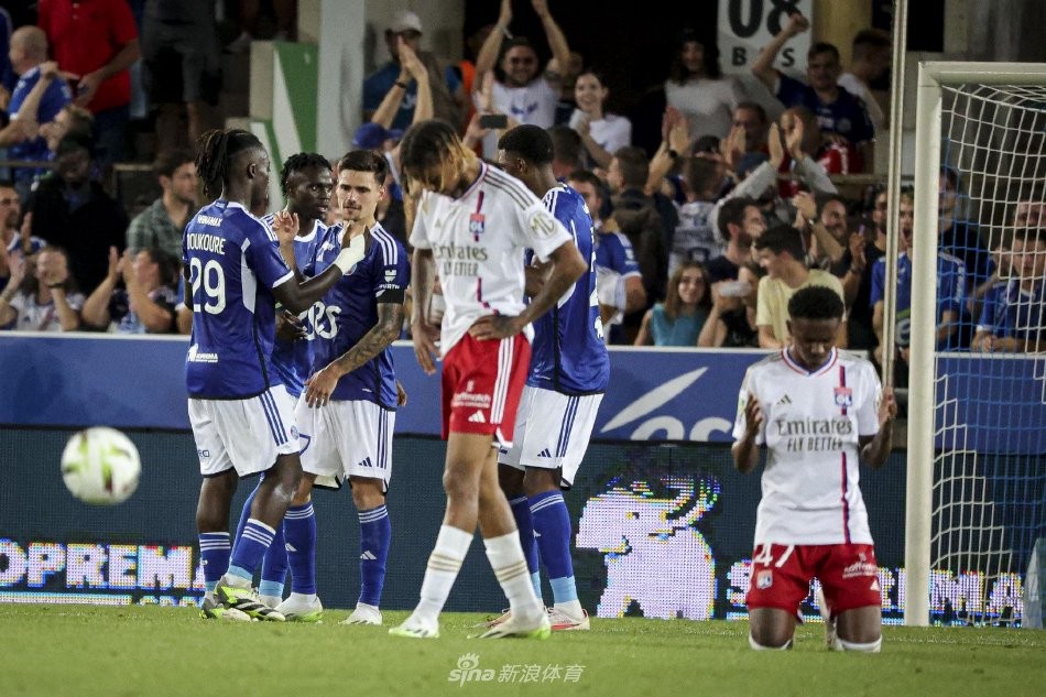 她所表现出 她所表现出