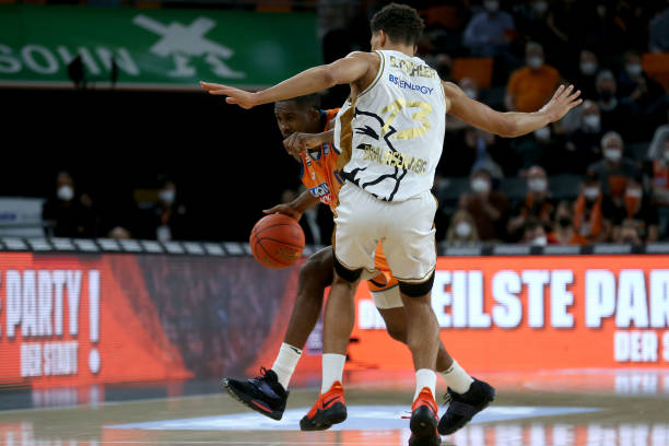 其中一个成 其中一个成